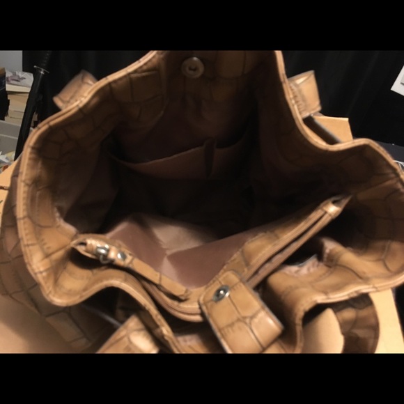 Spacious Faux Crocodile Purse in Great Condition - Picture 2 of 8